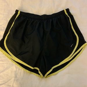 Nike Shorts size L